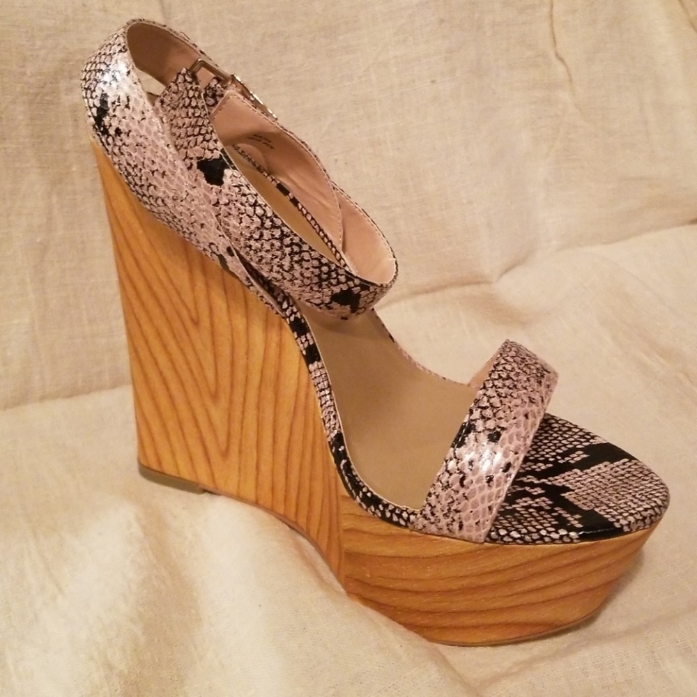 Shoes - Picture 5 of 7